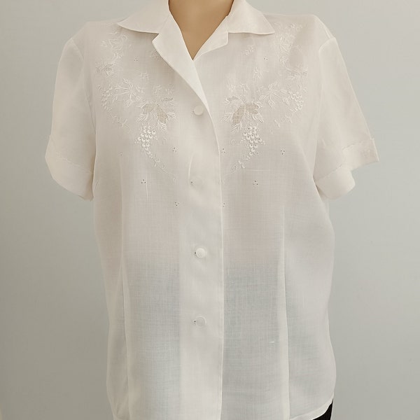 Ladies White Linen Shirt, Embroidered Short Sleeved Blouse, Vintage 1960s, Romantic Summer Shirt