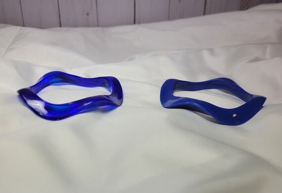 Blue, Wavy Acrylic Bangle Bracelet. Stackable - image 4