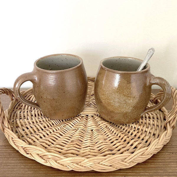 Duo de mugs vintage en grès style wabi sabi vintage et bohème