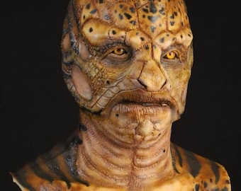 Reptillian Alien, Lizard Man sculpture Latex & Polyfoam display bust Creature Monster head life sized 1:1 scale