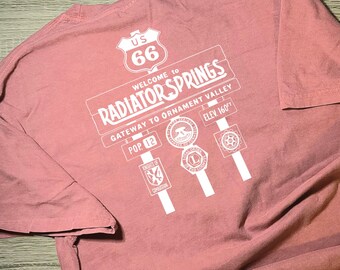 Camiseta inspirada en el letrero de Radiator Springs, Ruta 66 - Cars de Disney