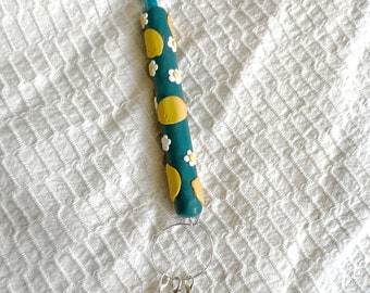 Aguja de crochet de limón tamaño L con marcadores de puntada en forma de flor y limón