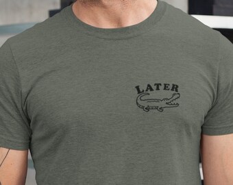 T-shirts unisexes Later Gator, T-shirt alligator drôle, Chemise Gator, Chemise Aligator à plus tard, Conception de chemise de poche, Chemise mignonne d'alligator