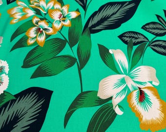 Viscosestof met bloemen, felle Italiaanse lente/zomerstof op maat gesneden