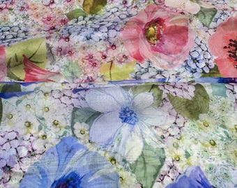 2色の組み合わせが選べる、ピュアな花柄シルクシフォン。イタリアの高級デザイナー生地を使用。