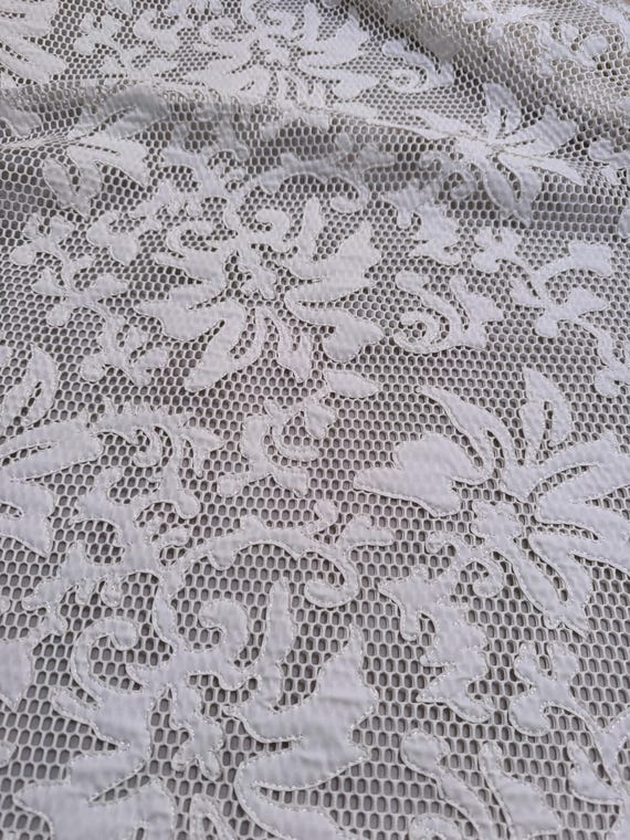 Maille brodée blanche, tissu italien de luxe de qualité supérieure