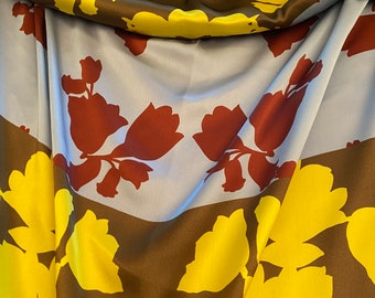 Panel med blommigt charmeuse-tyg i siden: italiensk design (55x47 tum)