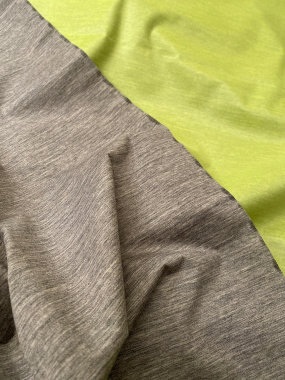 Wasserdichter Jersey-Strickstoff: Italienische Regenbekleidung mit