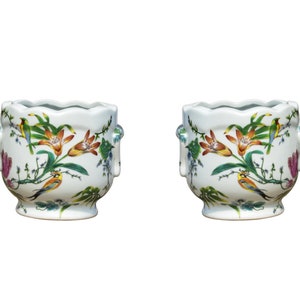 Pair Round Scallop Rim Bird Motif Porcelain Pot Cachepot