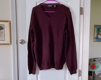 Van Heusen Man's L/G Maroon V-Neck Pullover Sweater - Previously Owned