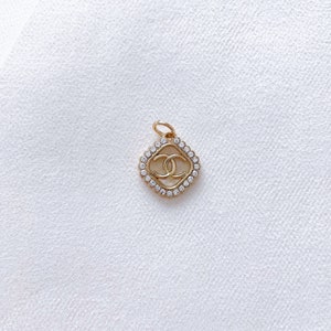 RARE - Vintage Designer Gold Pendant 18 x 20mm