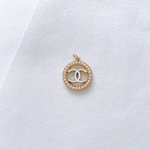 Vintage Designer Gold Pearl Pendant 23mm