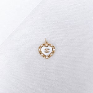 Vintage Designer White Pearl Pendant 20 x 20mm