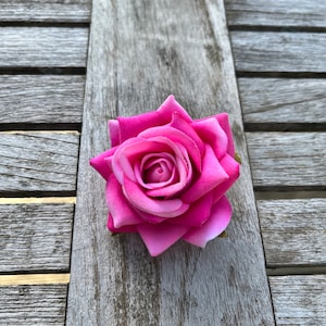 Rose zum Anstecken in verschiedenen Farben Rosa