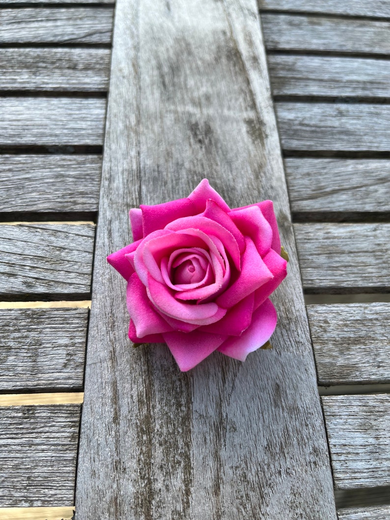 Rose zum Anstecken in verschiedenen Farben Rosa