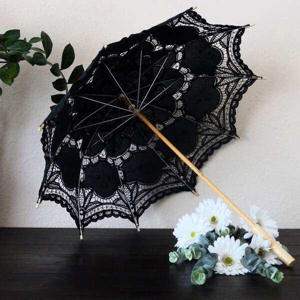Spitzenschirm, Brautschirm, Hochzeitschirm, Sonnenschirm, Gothic Schirm mit schwarzer Battenburger Spitze