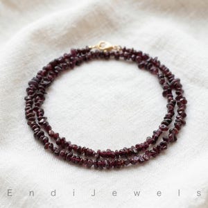 Natürliche Granat 3 mm bis 5 mm Chips Perlen Halskette, Dehnbar Armband, Echte Lila Edelsteine Tägliche Wasserdichte Halskette, Geschenk für Sie Bild 3