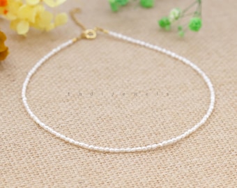 Caitlyn Minimalist の薄いパール チョーカー ネックレス • 上品