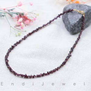 Natürliche Granat 3 mm bis 5 mm Chips Perlen Halskette, Dehnbar Armband, Echte Lila Edelsteine Tägliche Wasserdichte Halskette, Geschenk für Sie Bild 7