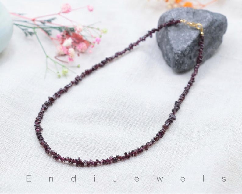 Natürliche Granat 3 mm bis 5 mm Chips Perlen Halskette, Dehnbar Armband, Echte Lila Edelsteine Tägliche Wasserdichte Halskette, Geschenk für Sie Bild 7