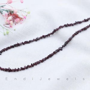 Natürliche Granat 3 mm bis 5 mm Chips Perlen Halskette, Dehnbar Armband, Echte Lila Edelsteine Tägliche Wasserdichte Halskette, Geschenk für Sie Bild 6