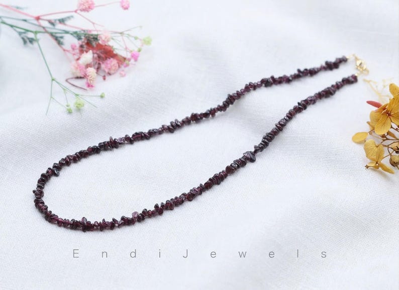 Natürliche Granat 3 mm bis 5 mm Chips Perlen Halskette, Dehnbar Armband, Echte Lila Edelsteine Tägliche Wasserdichte Halskette, Geschenk für Sie Bild 6