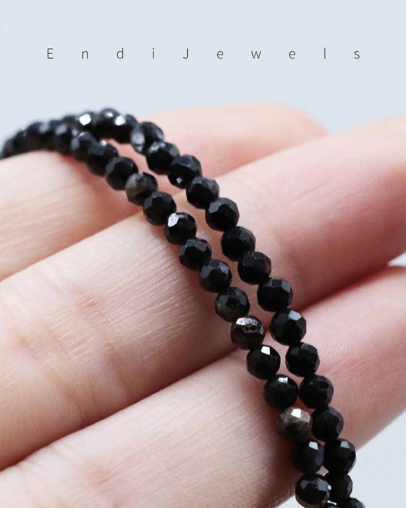 Natürliche schwarze Turmalin winzige 3 mm facettierte Perlen-Halskette, dehnbares Armband, echte Edelstein-wasserdichte zierliche tägliche geschichtete Perlen-Halskette Bild 8
