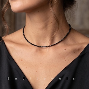 Natürliche schwarze Turmalin winzige 3 mm facettierte Perlen-Halskette, dehnbares Armband, echte Edelstein-wasserdichte zierliche tägliche geschichtete Perlen-Halskette Bild 1