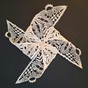 Väderkvarnsmönster Schneeberger spets