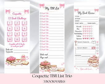 Puede incluir: Tres marcadores rosas y blancos con temática coqueta. Un marcador es un desafío de 12 libros, otro es una lista TBR y el tercero es una reseña de libro. Cada marcador tiene lazos decorativos, corazones e ilustraciones de libros y tazas de té.