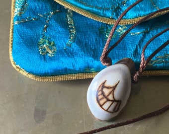 Amulette de sort de protection décor scandinave nordique art spirituel pendentif chaman collier talisman sort de guérison par la déesse de la lune Katrina