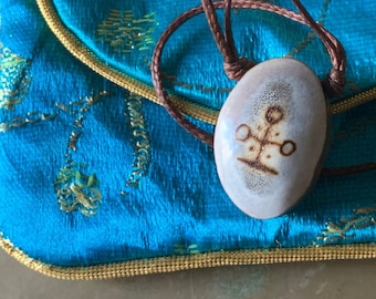 Amulette de sort de protection décor scandinave nordique art spirituel pendentif chaman collier talisman sort de guérison par la déesse de la lune Katrina