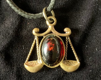 Libra Sternzeichen Halskette Horoskop Zeichen Anhänger gemischte Metall selestial Astrologie Geschenk Konstellation astrologische Geschenke