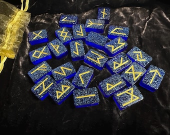 Conjunto de runas del anciano Furthark Brujería Adivinación nórdica Regalo de bruja Libro de las Sombras Vikingo Nórdico