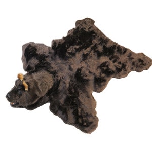 毛皮ラグ 熊 茶色　黒 ヒグマ 熊 黒毛 剥製 毛皮 絨毯 - メルカリ