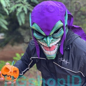 Green Goblin mask & free pumpkin bomb