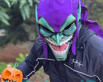 Green Goblin mask & free pumpkin bomb