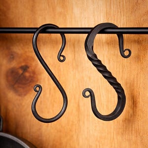 Crochet en S de forgeron forgé à la main, torsadé/droit pour ustensiles, serviettes, manteaux, casseroles et plantes