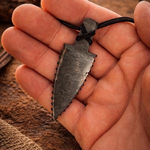 Viking-Style Arrowhead Pendant Necklace – Blacksmith Forged Steel, Rustic Jewellery