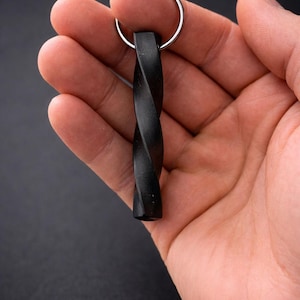 Porte-clés torsadé forgé à la main | Cadeau de forgeron rustique