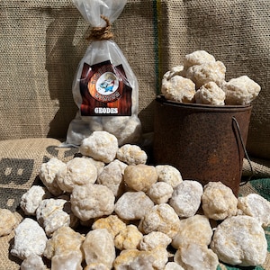 Geode cracking, Break your own geode, Crystals, Rocks, Educational activity, Gift for kids