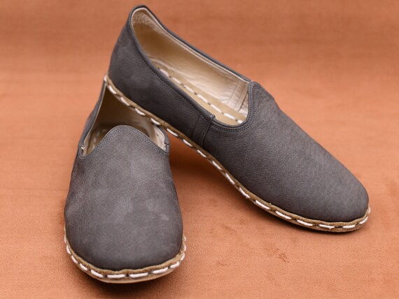 laceless loafers