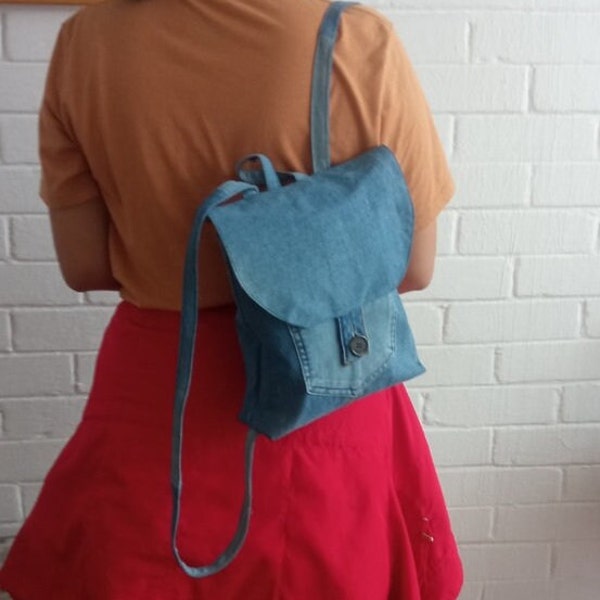 Flap over denim backpack bag Old jeans | upcycle jeans bag