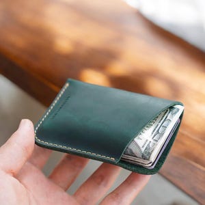 Minimalistischer Kartenhalter aus reinem Leder, schlanke handgefertigte lederne Brieftasche