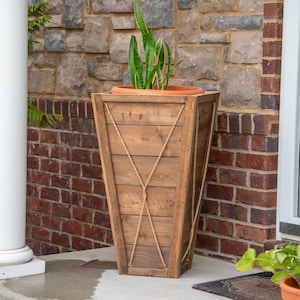 Verjüngter Pflanzkasten aus Zedernholz - 22 ", 32 ""oder 42 ""großer Porch Planter | Moderner Blumenkasten, Terrassendekor, Geschenk für Makler oder Pflanzenliebhaber."
