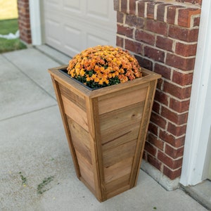 Moderne ceder plantenbak – taps toelopende houten plantenstandaard – veranda plantenbak met inzetstuk – housewarmingcadeau – binnen buiten tuindecor