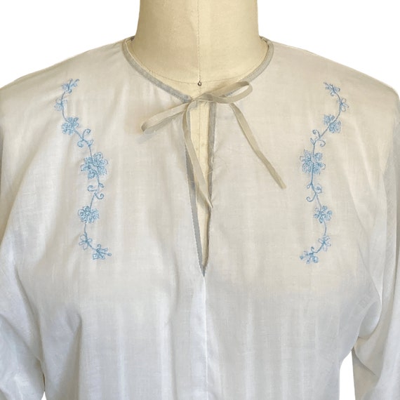 1970s Dress | Vintage 1970s White w/ Light Blue E… - image 4