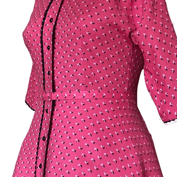 1950s Pink Dress | Vintage 50s Pink Black Trimmin… - image 4