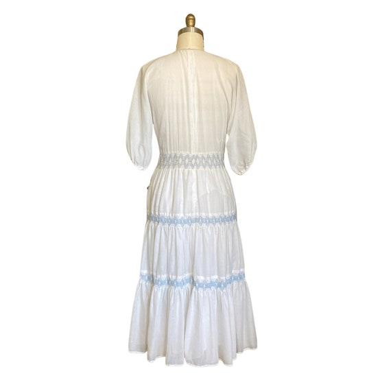 1970s Dress | Vintage 1970s White w/ Light Blue E… - image 8