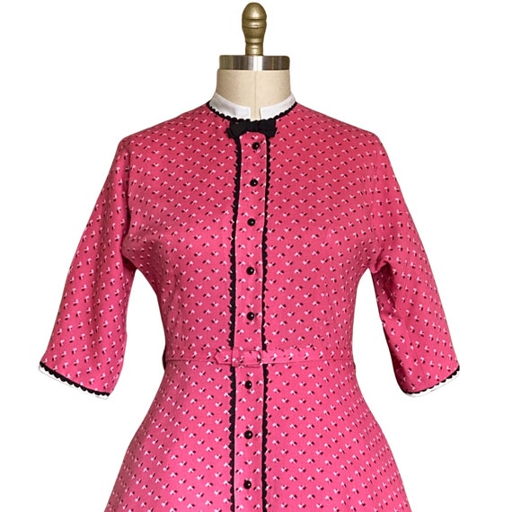 1950s Pink Dress | Vintage 50s Pink Black Trimmin… - image 3